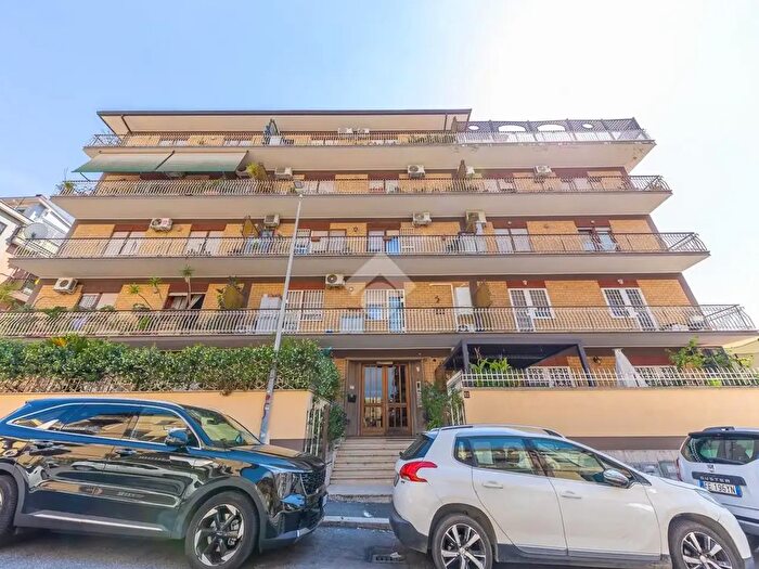 Appartamento trilocale in vendita in Via Giacinto Martorelli, Roma