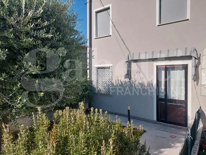 Casa con 11 locali in vendita in Porto Viro