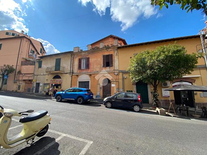 Appartamento trilocale in vendita in Via Fratelli Colabona, Genzano Di Roma