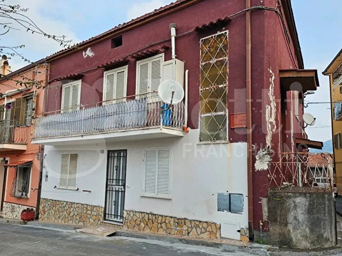 Appartamento quadrilocale in vendita in Via dei Longobardi, Santa Maria Del Cedro