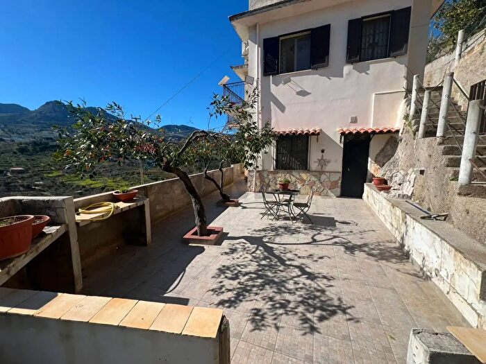 Casa con 8 locali in vendita in SS Km, Monreale