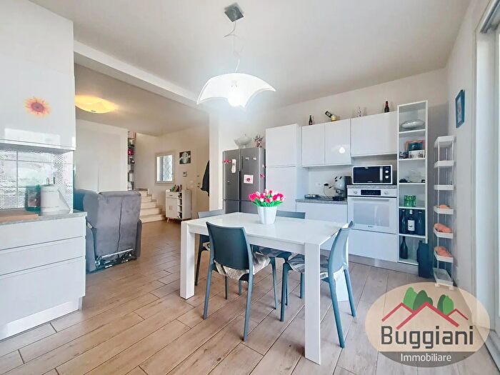 Casa con 6 locali in vendita in San Miniato