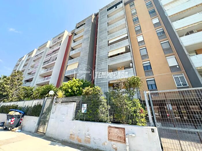Appartamento trilocale in vendita in Via Raffaele Perrone, Bari
