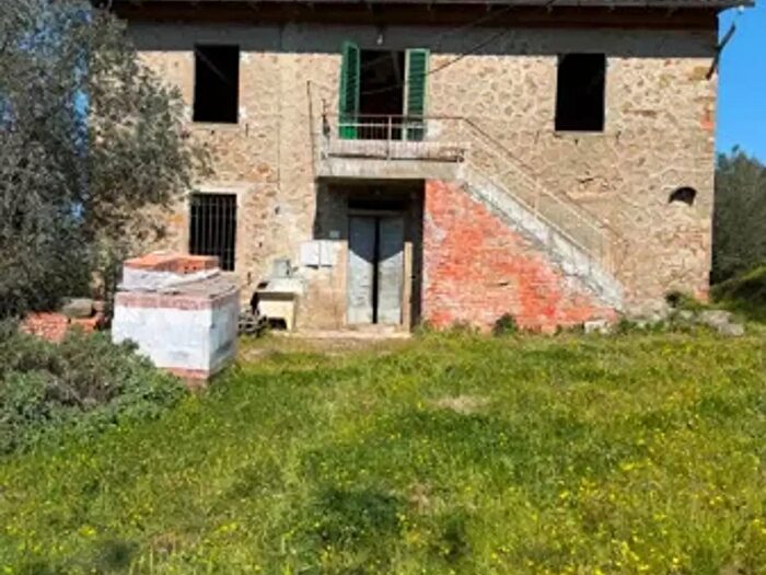 Casa con 6 locali in vendita in Via dellAlbergo Procacci, Bucine