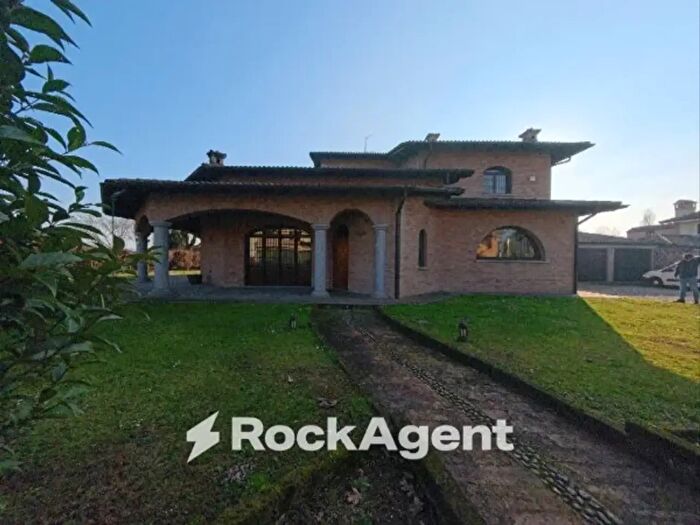 Casa con 6 locali in vendita in Via I Rabin, Casalpusterlengo