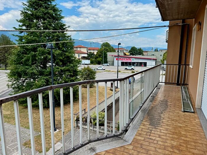 Appartamento con 7 locali in vendita in Via Giotto, Thiene