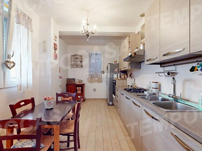 Appartamento quadrilocale in vendita in Via Comi Antonio, Cento