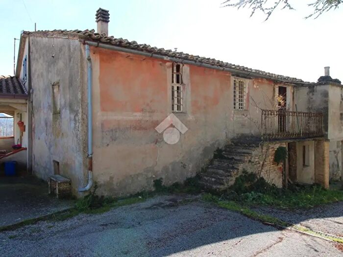 Casa quadrilocale in vendita in Frazione Montotto, Monterubbiano