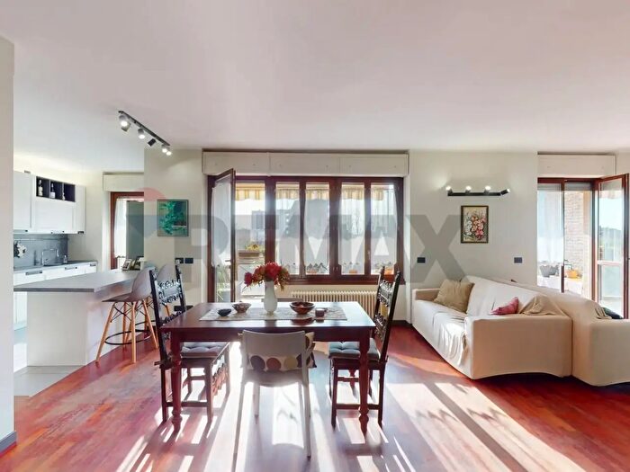 Appartamento trilocale in vendita in Via Remo La Valle, Milano