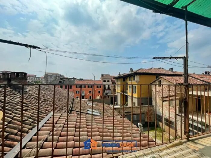 Appartamento con 5 locali in vendita in Via Billiani, Nizza Monferrato