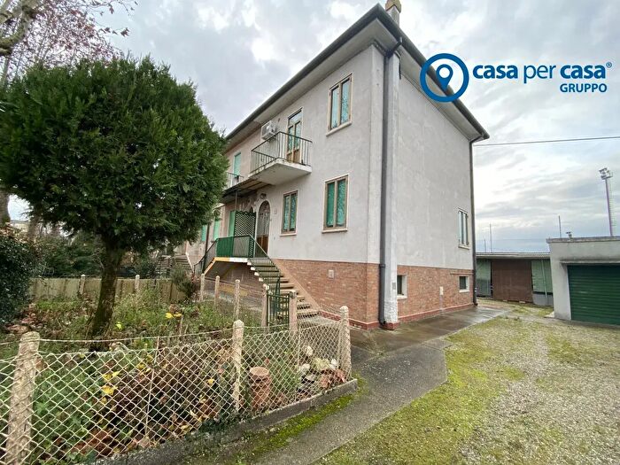 Casa quadrilocale in vendita in Loreo Via XXV Aprile, Loreo