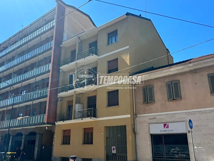 Appartamento trilocale in vendita in Via Lanzo, Torino