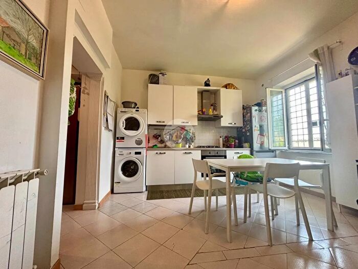 Appartamento trilocale in vendita in Via dei Gavotti Nicolo Alberto, Roma