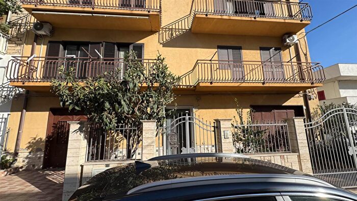 Appartamento con 6 locali in vendita in Via San Francesco di Paola, Scordia