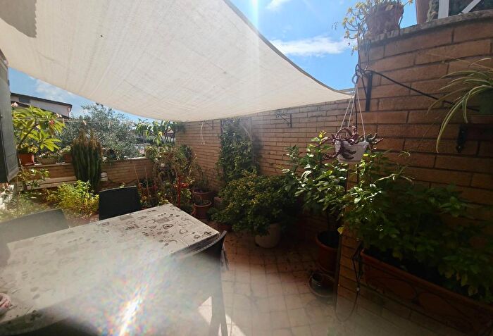 Appartamento trilocale in vendita in Via Amalfi, Pomezia