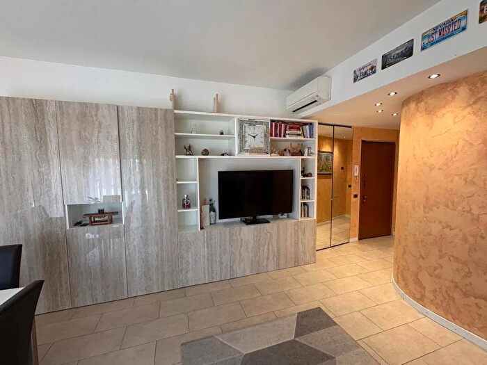 Appartamento trilocale in vendita in Meda Via Trento, Meda