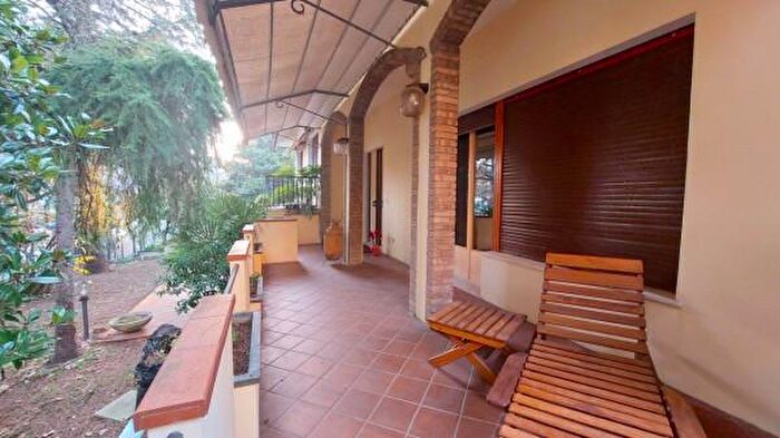 Casa con 6 locali in vendita in Viale Monte Bianco, Riccione