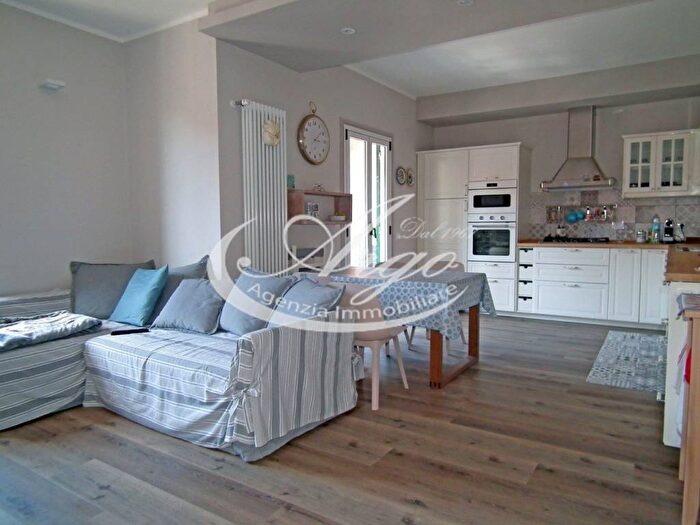 Appartamento trilocale in affitto in LERICI, Lerici Paese, Lerici