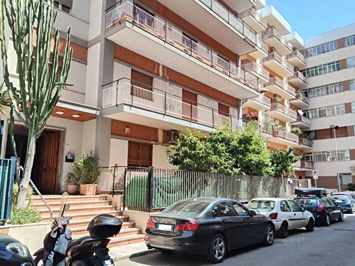 Appartamento con 5 locali in affitto in Via Monte Cuccio, De Gasperi Croce Rossa, Palermo
