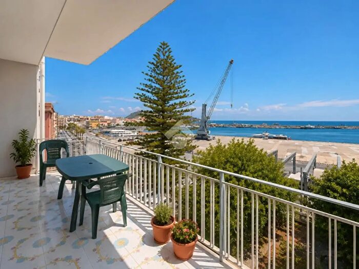 Appartamento quadrilocale in vendita in Via dei Mille, Milazzo