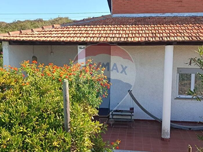 Casa con 6 locali in vendita in Viale delle Rose, Ardea