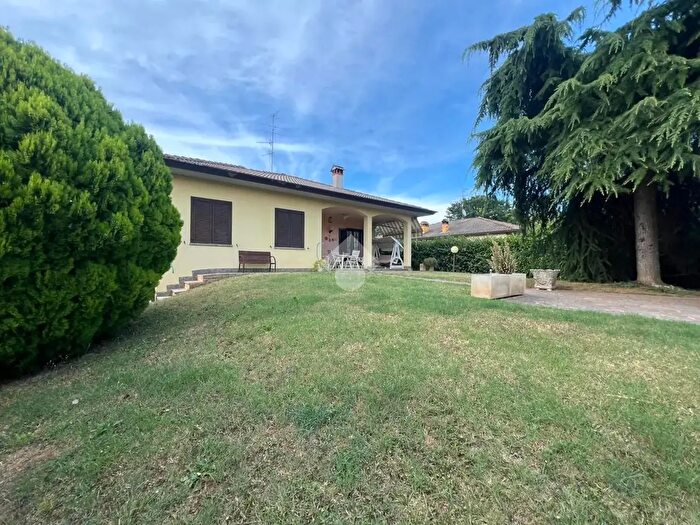 Casa con 5 locali in vendita in Via Treviglio, Fara Gera D'Adda