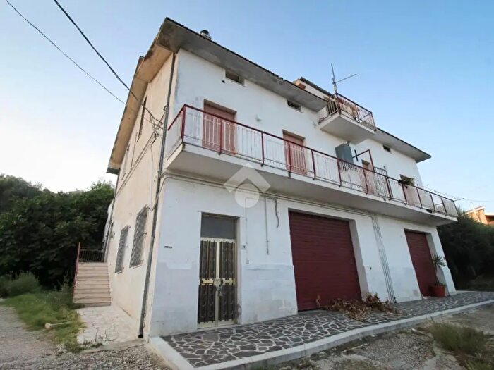 Appartamento quadrilocale in vendita in Via della Madonnuccia, Citta SantAngelo