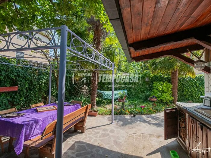 Casa con 5 locali in vendita in Modena
