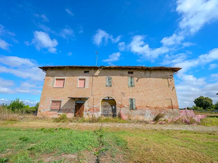 Casa con 10 locali in vendita in Via Riga, Crevalcore