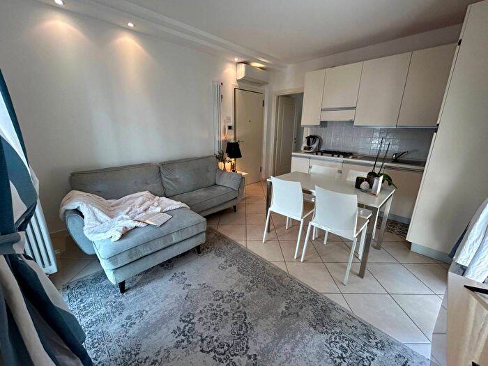 Appartamento trilocale in affitto in Viale Giosuè Carducci, Centro, Riccione