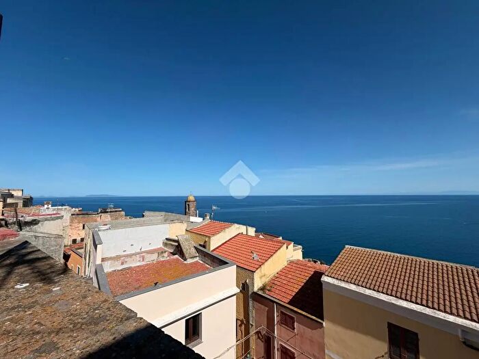 Casa con 5 locali in vendita in Via Regina Margherita, Castelsardo