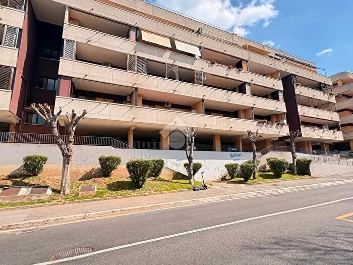 Appartamento bilocale in vendita in Via Paolo Stoppa Ed a Sc B, Roma