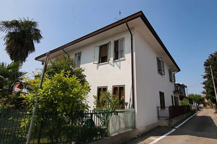 Appartamento con 5 locali in vendita in Via Vigonovese, Padova