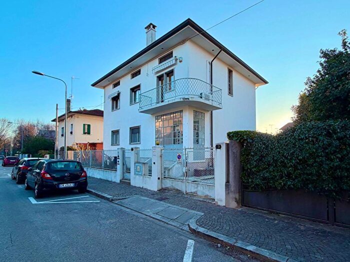 Appartamento quadrilocale in affitto in Via San Martino, Viale Palmanova Baldasserie, Udine