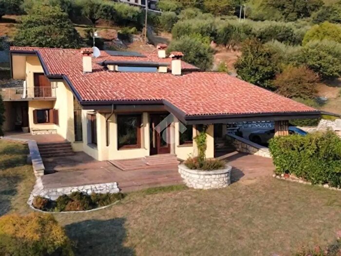 Casa con 7 locali in vendita in Via Passalacqua, Bassano Del Grappa