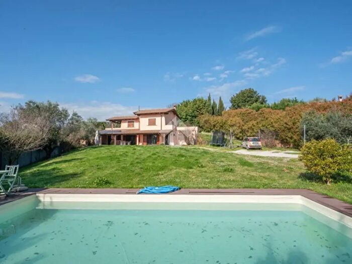 Casa con 5 locali in affitto in Via delle Terre di Bettona, Formello