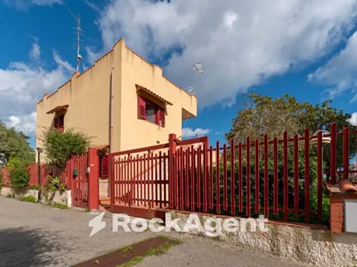 Casa con 6 locali in vendita in Via Vampolieri, Aci Catena