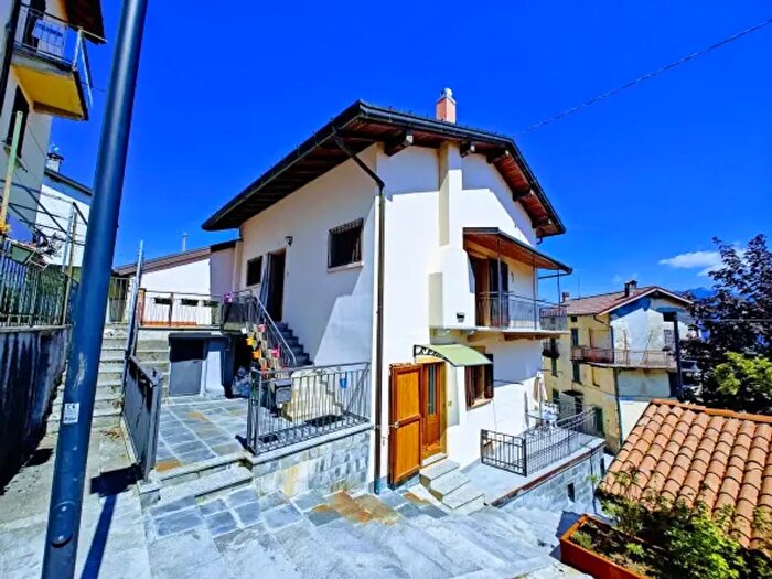 Casa con 6 locali in vendita in Via Sociale, Pigra