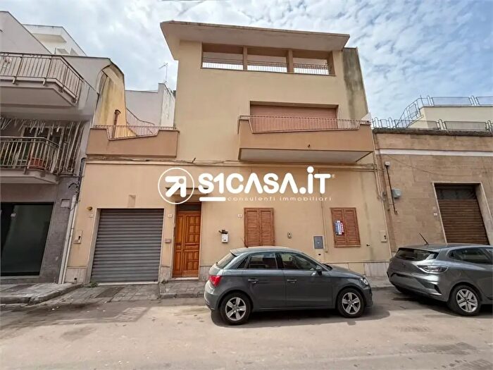 Casa con 7 locali in vendita in Via l Manara, Galatone