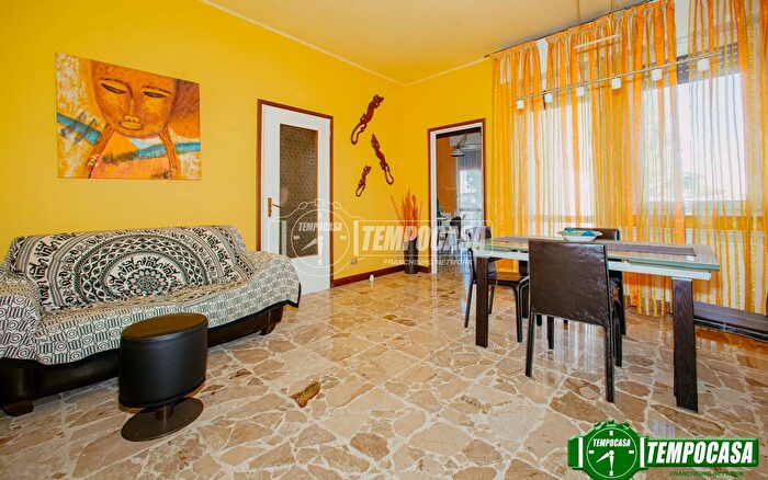 Appartamento trilocale in vendita in Via Giovanni Amendola, Voghera