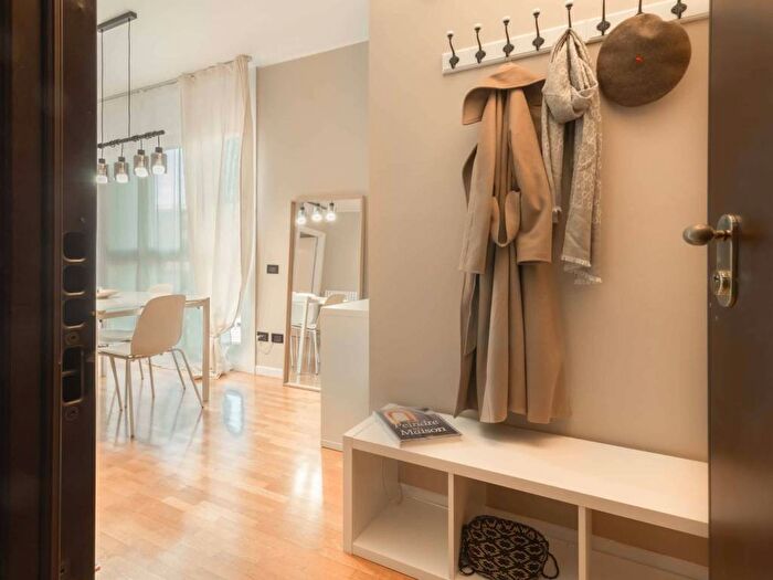 Appartamento trilocale in affitto in Via Pietro Custodi, Corso San Gottardo, Milano