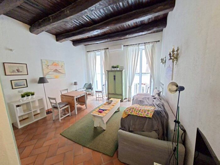 Appartamento bilocale in affitto in Via Chiaia, Monte di Dio, Napoli