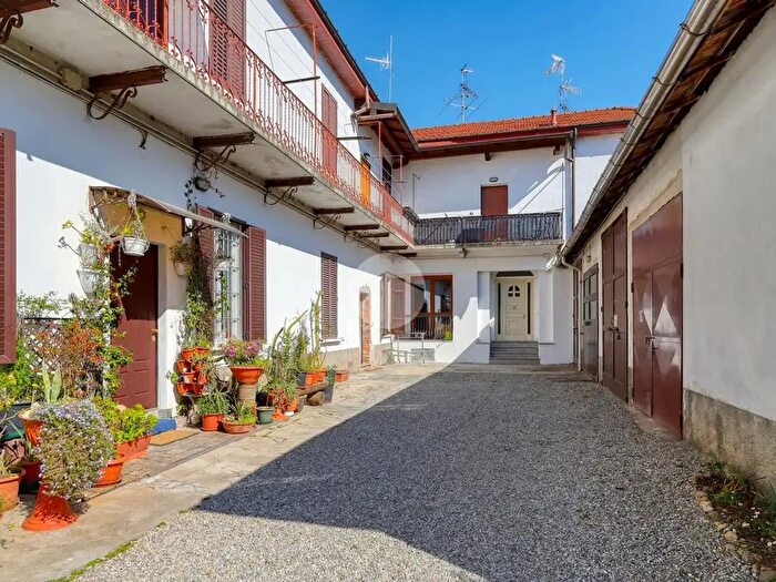 Appartamento quadrilocale in vendita in Via Varese, Gallarate