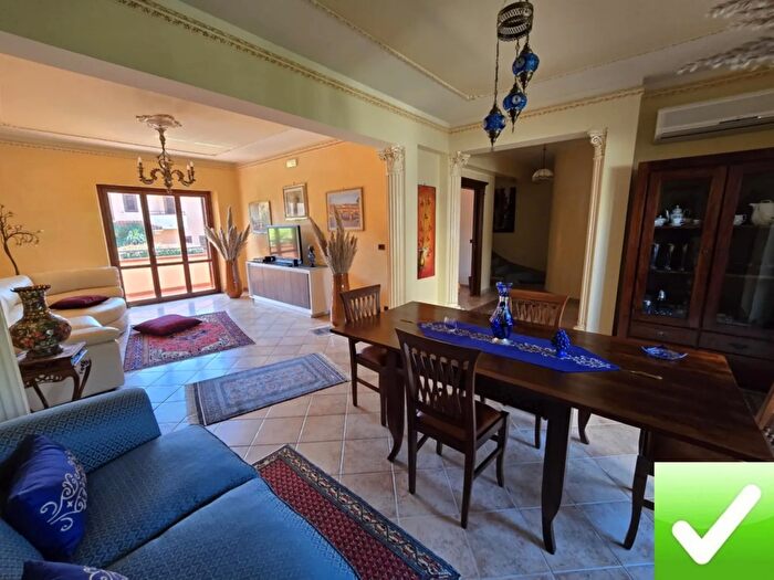 Appartamento con 6 locali in vendita in Reggio Calabria