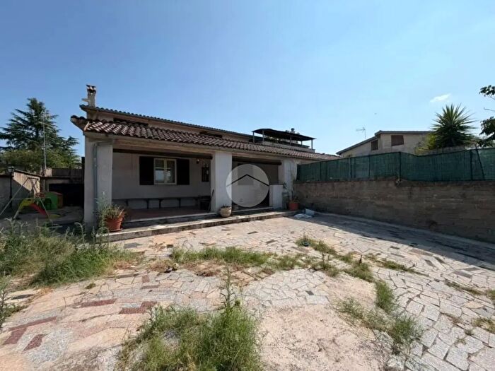 Casa con 6 locali in vendita in Via delle Querce, Fara In Sabina