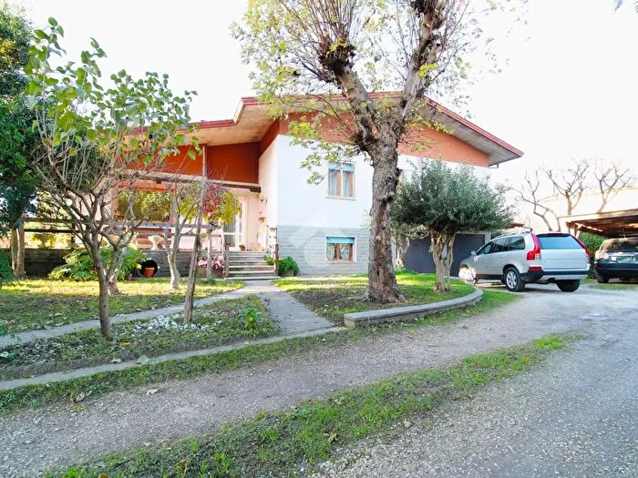 Casa con 8 locali in vendita in Via Roma Destra, Jesolo