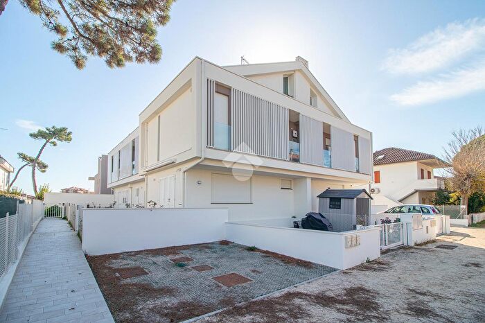 Casa quadrilocale in vendita in Via Fratelli Zeno, Ravenna