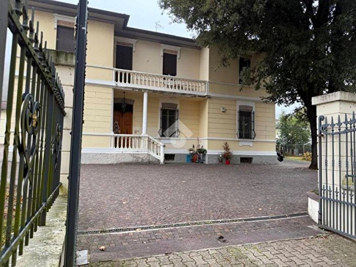 Appartamento quadrilocale in affitto in Viale della Libertà, Centro, Predappio