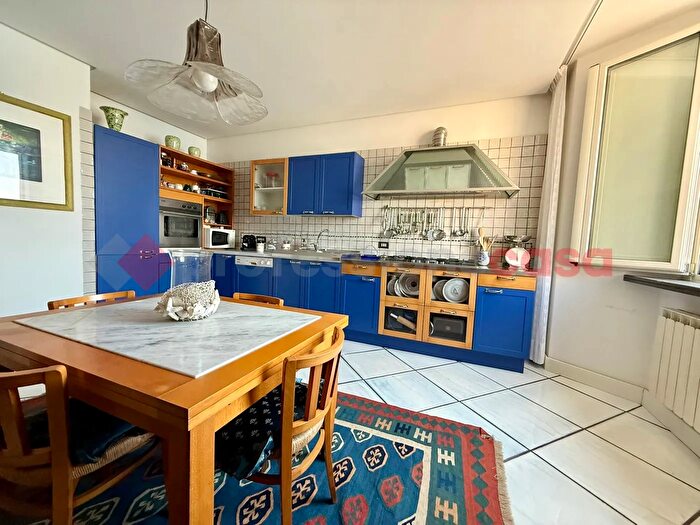 Appartamento trilocale in vendita in Via Bausan, Gaeta