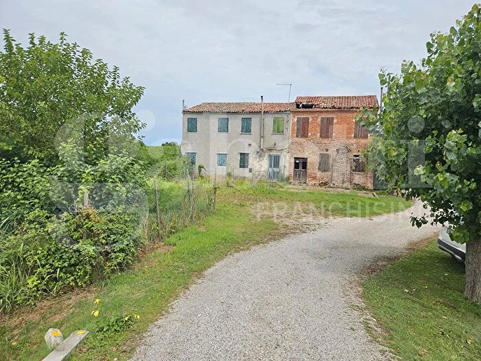 Casa con 10 locali in vendita in Piove Di Sacco